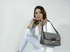 How to Sell Designer Handbags Online for Cash lady with a handbag