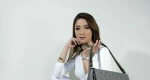 How to Sell Designer Handbags Online for Cash lady with a handbag